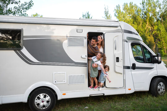 nomad-family-having-fun-together-tiny-house-3