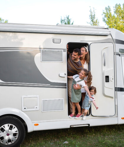 nomad-family-having-fun-together-tiny-house-3