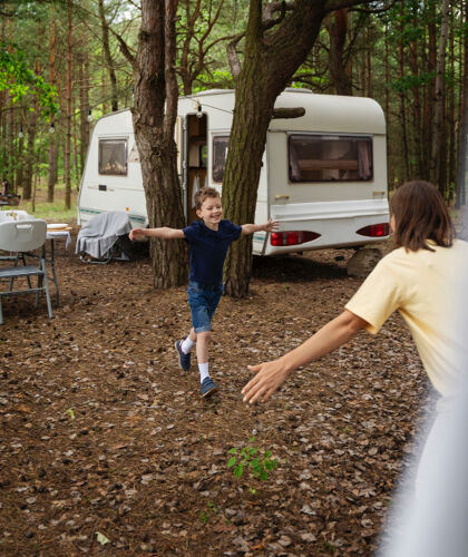 side-view-kid-running-his-mother