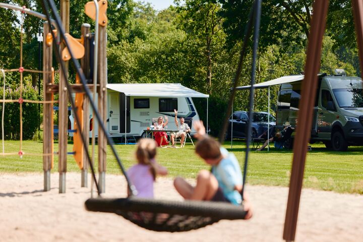 kinderen speeltuin camping caravan achtergrond