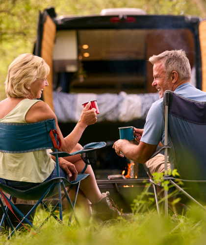Happy Couple buscamper